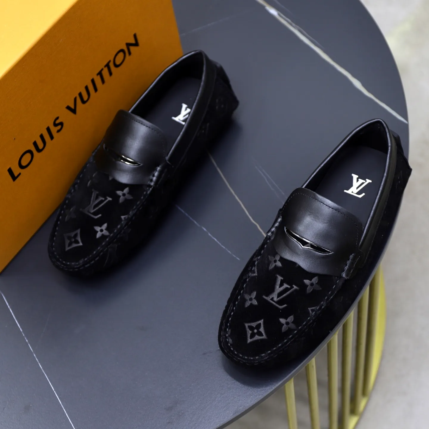 Ex-factory price: 480💰【LV】Louis Vuitton ⚠️High-end men’s driving and pedal series ⚠️38-44 (customized for 45) ⚠️All original cowhide leather! Thick and soft! Made entirely of calfskin lining! Rubber sheet anti-slip beanie sole! Three-dimensional package technology! Fashionable and classic! Handicrafts! Original high quality! Feel free to compare!